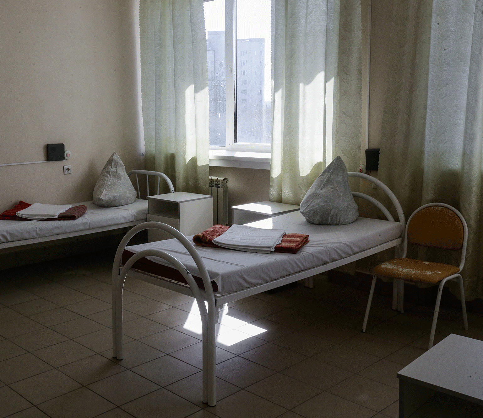 Новосибирские казаки доставили 100 кроватей в санаторий минобороны
