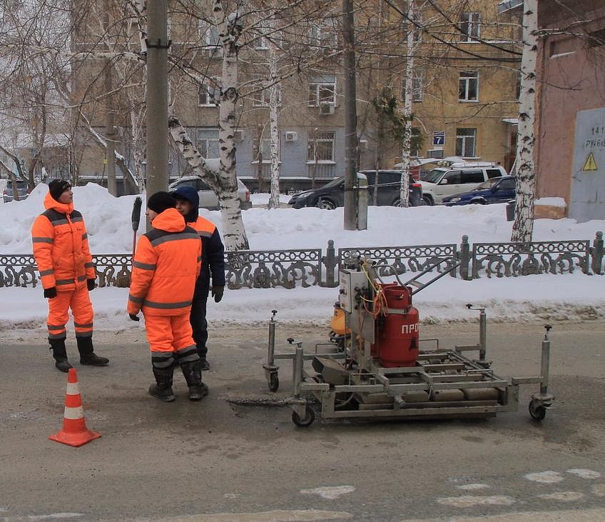 Мэрия Новосибирска купила разогреватель для зимнего ремонта дорог