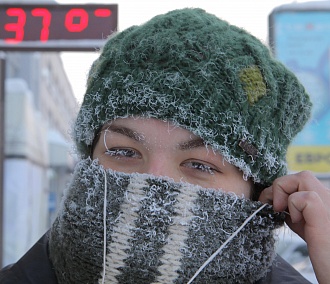 Самый холодный день в Instagram: ледяной make-up с сосульками