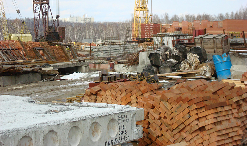 Рейд по стройкам Новосибирска: на 30 объектах нашли грязь и мусор