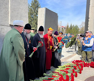 Город дружбы: как многонациональный Новосибирск отметил День Победы