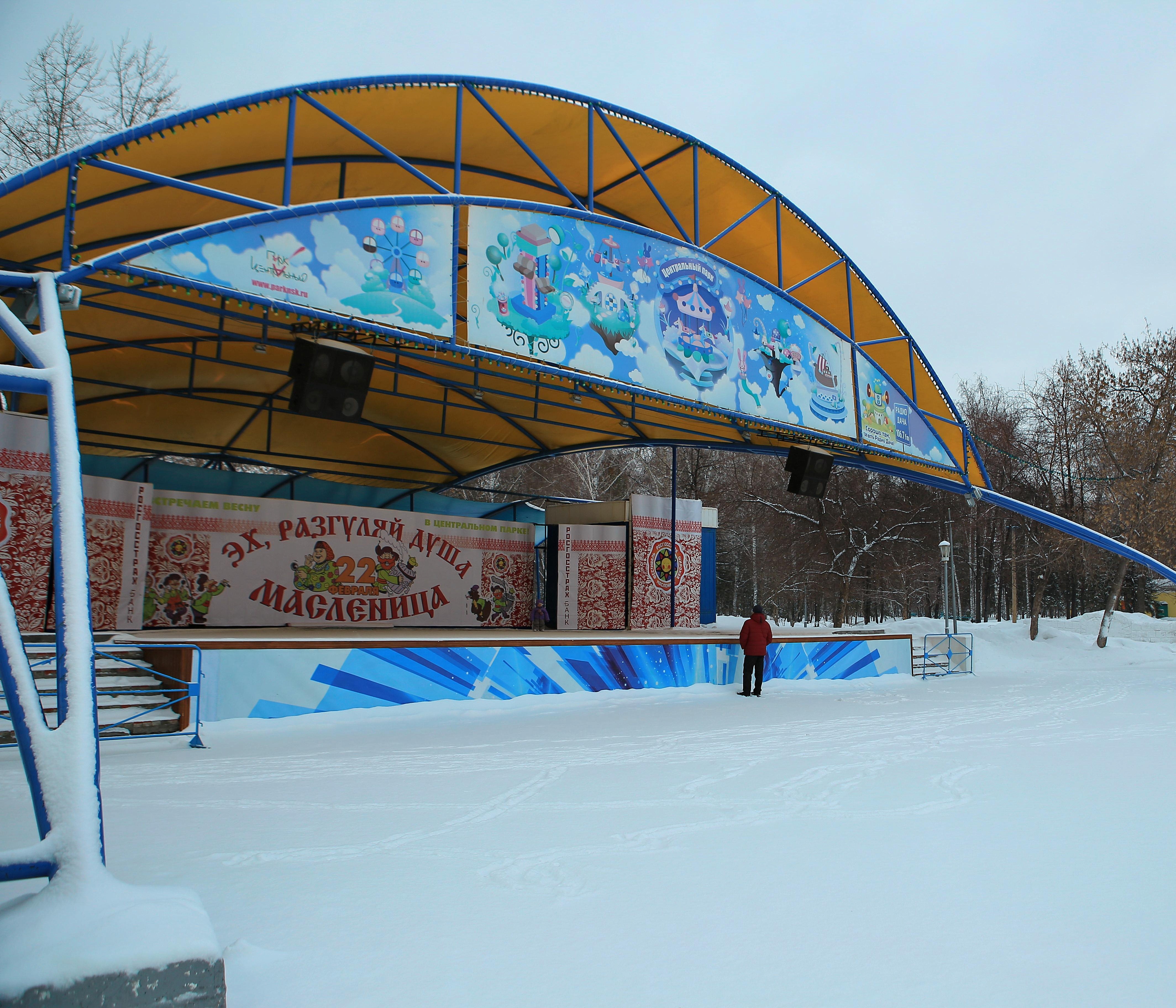 «Лучше, чем в ЛДС»: новосибирцы пробуют лёд в Центральном парке