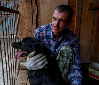 Верный друг Дима: как новосибирец заботится о сотне собак в приюте
