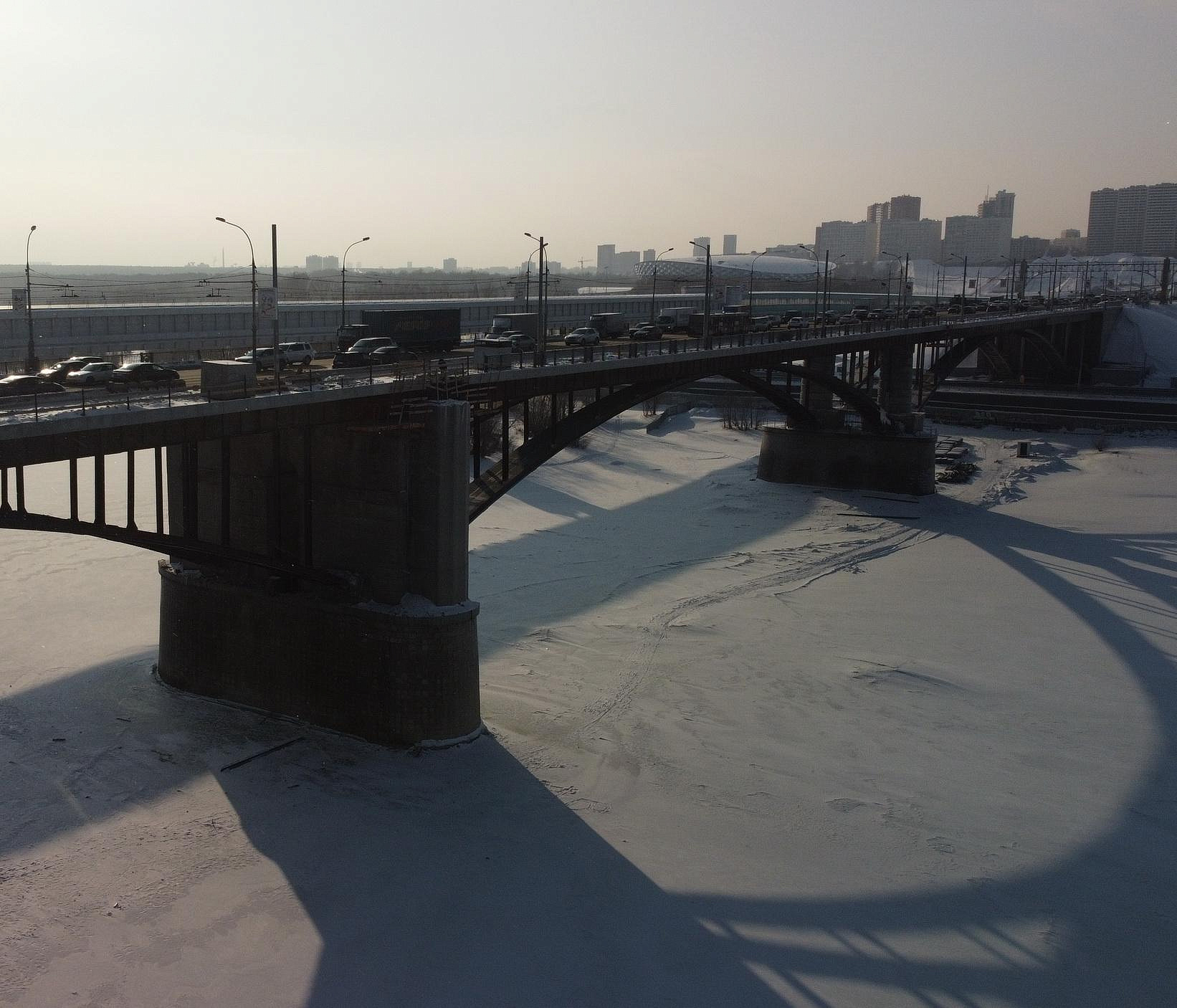 Состав рабочих для ремонта Октябрьского моста нарастили в три раза