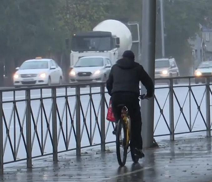 Неудобную велодорожку сделали на улице Владимировской