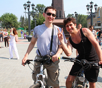 Новосибирск для туристов: разметка на тротуарах и смартфоны вместо гидов